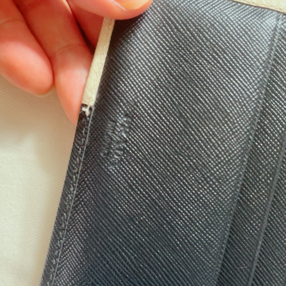 PRADA Wallet - Picture 6 of 6